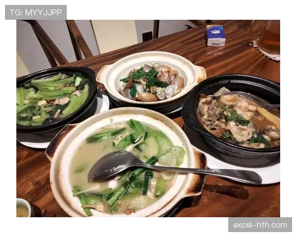 刷到蔡赟的日常:赛场上的硬汉回家秒变讲究小资,餐桌摆得跟米其林似的 刷到蔡赟的日常:赛场上的硬汉回家秒变讲究小资,餐桌摆得跟米其林似的