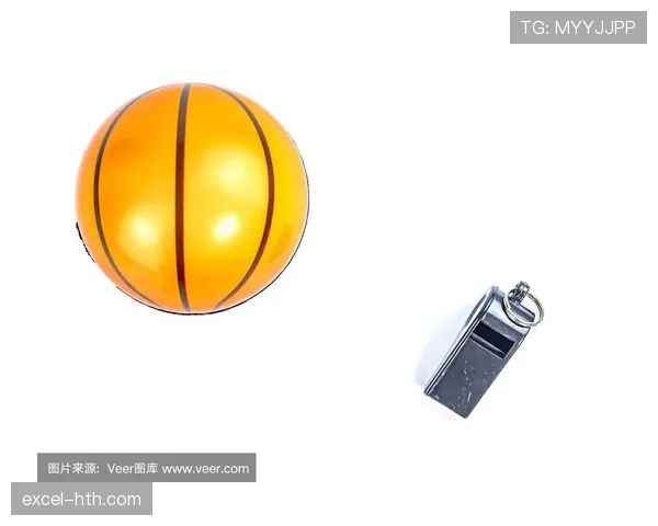 篮球比赛裁判的判罚流程详解，看懂吹哨后的标准步骤。